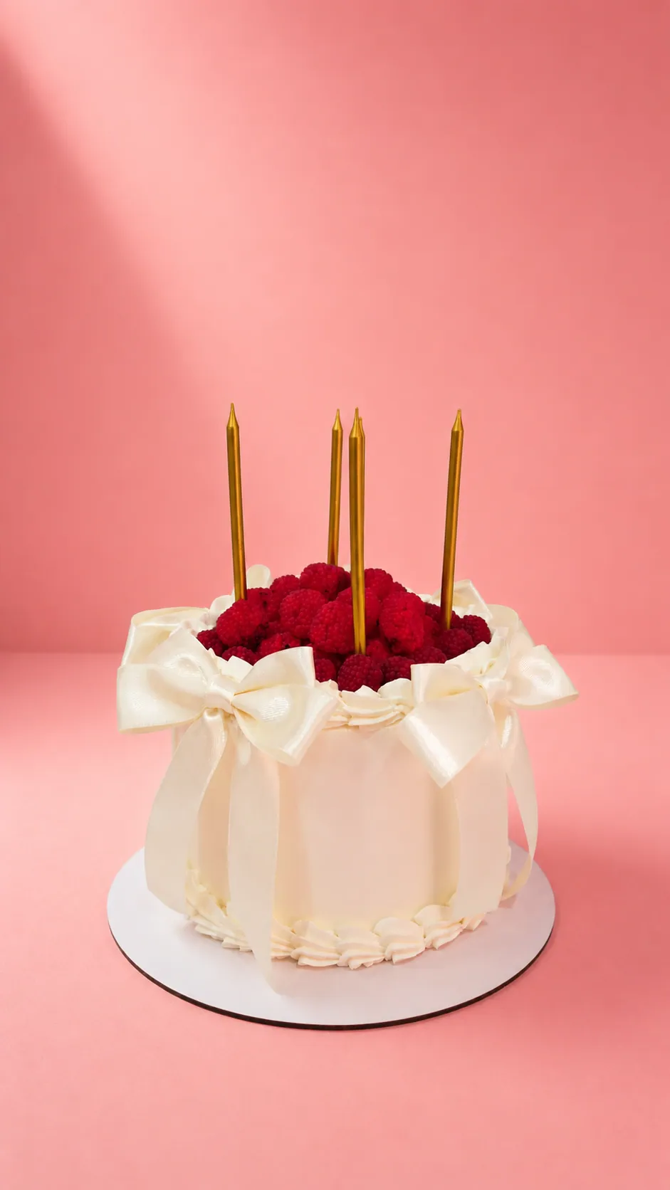 Torta con moños y frutos rojos - Chavela's Bakery